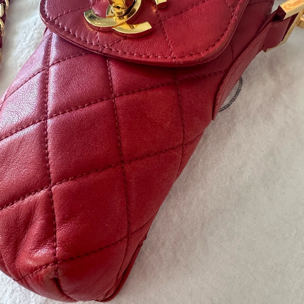 CHANEL Scarlet Quilted Wristlet - Picture 3 of 16